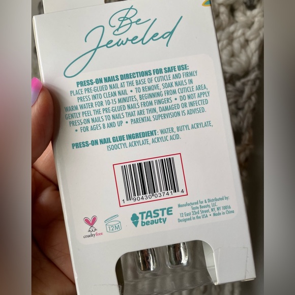 Be Jeweled Press on Nails White and Gold Floral NEW - Picture 3 of 3